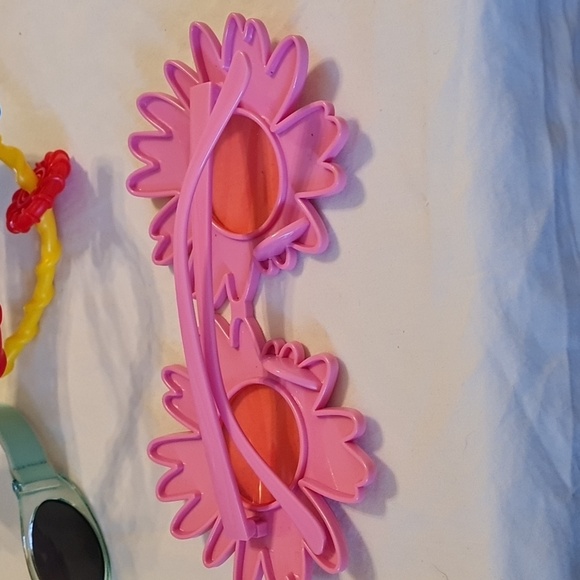 Child's summer fun bundle, goggles, sunglasses, toy age 6m+ - Picture 2 of 7